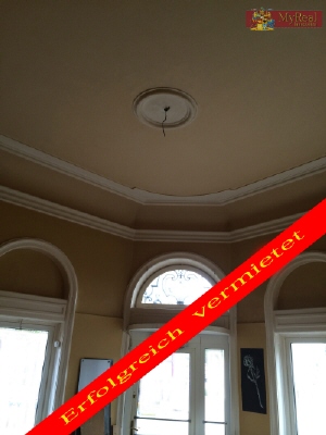 Kleines charmantes stilvolles Cafe im Zentrum Badens