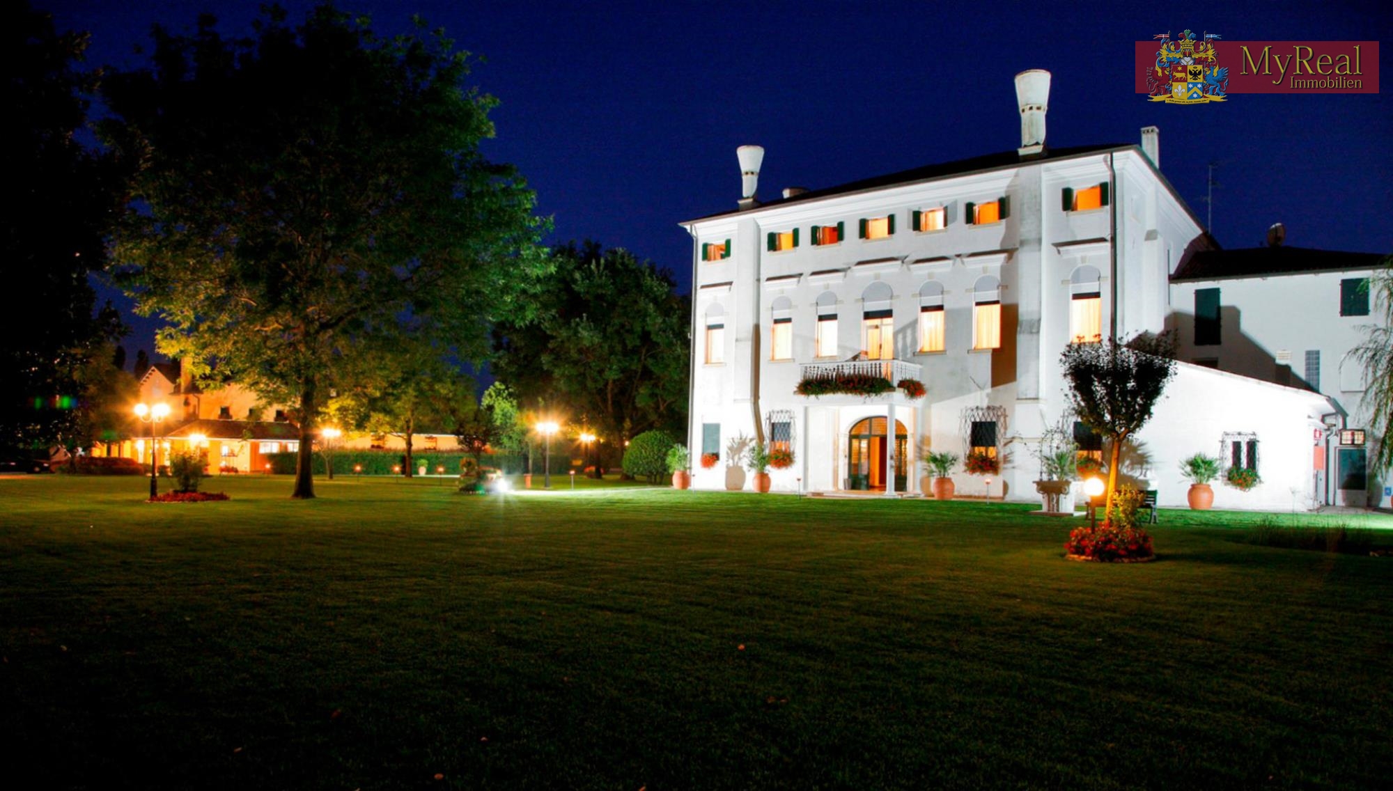 Grosse klassische Villa und Hotelkomplex in bester Lage von Caorle