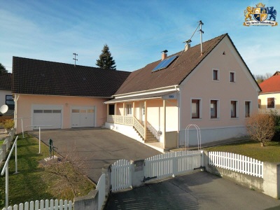 Charmantes Einfamilienhaus mit großem Grundstück